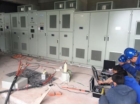 Security inspection electrical technicians guide on-site to find cable fault points